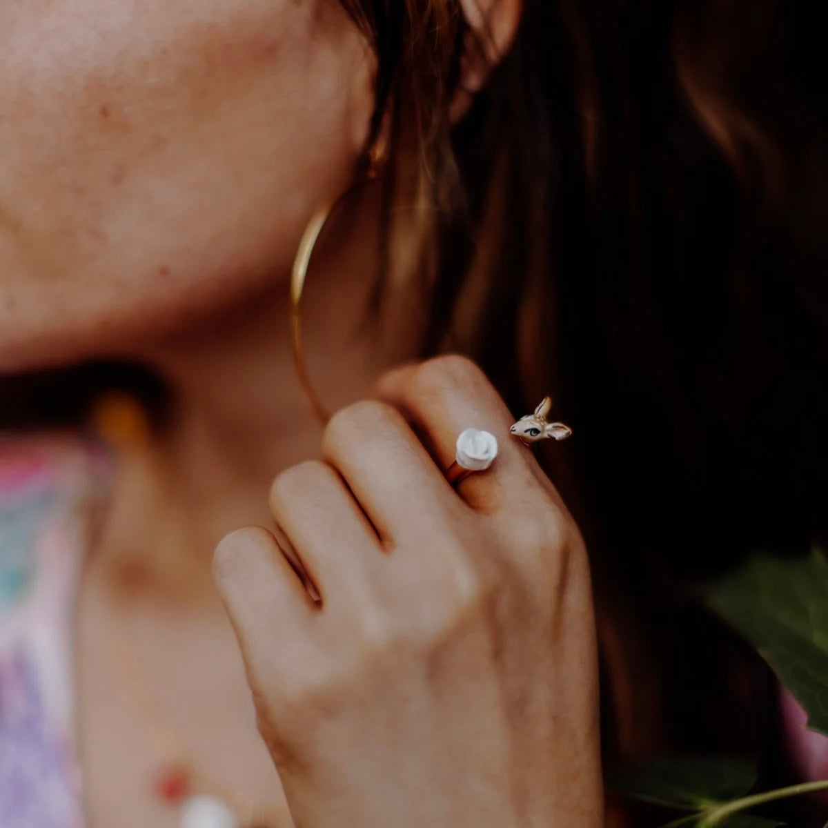 Anillo Ciervo & Flor Blanca