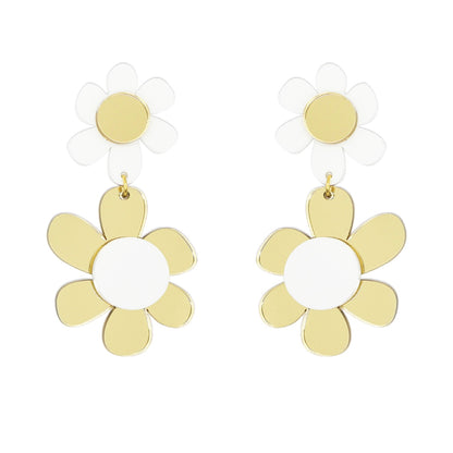 Aros maxi «Jardín de Flores Dorado» de la marca Papiroga, fabricados en acrílico (metacrilato) con diseño español - Leontina Joyas Chile