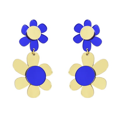 Aros maxi «Jardín de Flores Azul» de la marca Papiroga, fabricados en acrílico (metacrilato) con diseño español - Leontina Joyas Chile