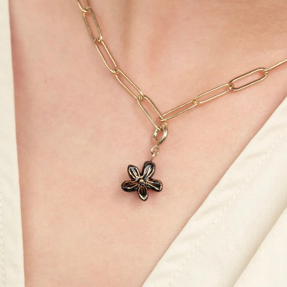 Charm Flor Erine Negra