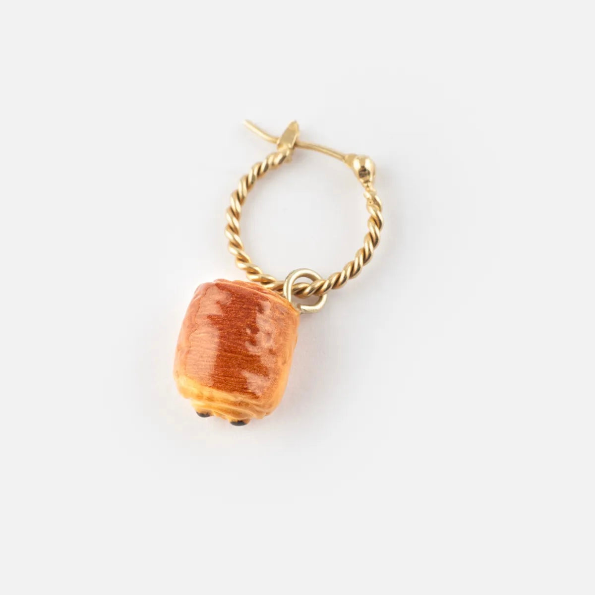 Aros mini «Aro Pan de Chocolate - Chocolatine» de Nach Bijoux, en porcelana pintada a mano con diseño francés - Leontina Joyas Chile