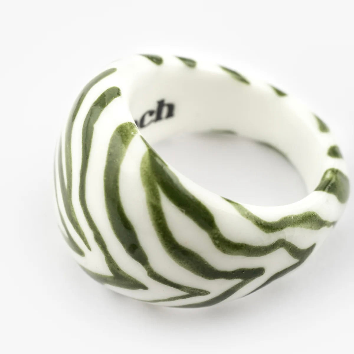 Anillo Chunky Cebra talla L de porcelana francesa, diseño Nach