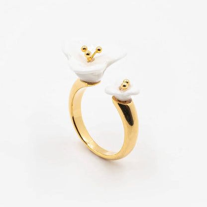 Anillo Flores Blancas Nach Bijoux, porcelana pintada a mano, diseño francés - Leontina Joyas Chile