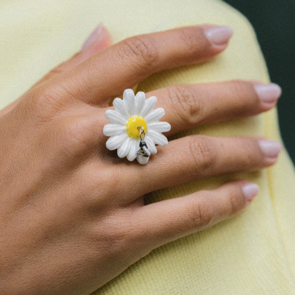 Anillo Margarita y Abeja - Leontina Joyas