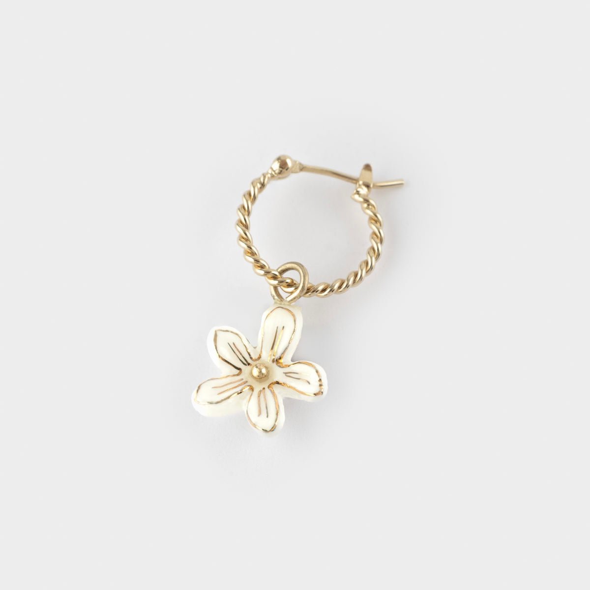 Aro Flor Erine Blanca Nach Bijoux, porcelana pintada a mano - Leontina Joyas Chile