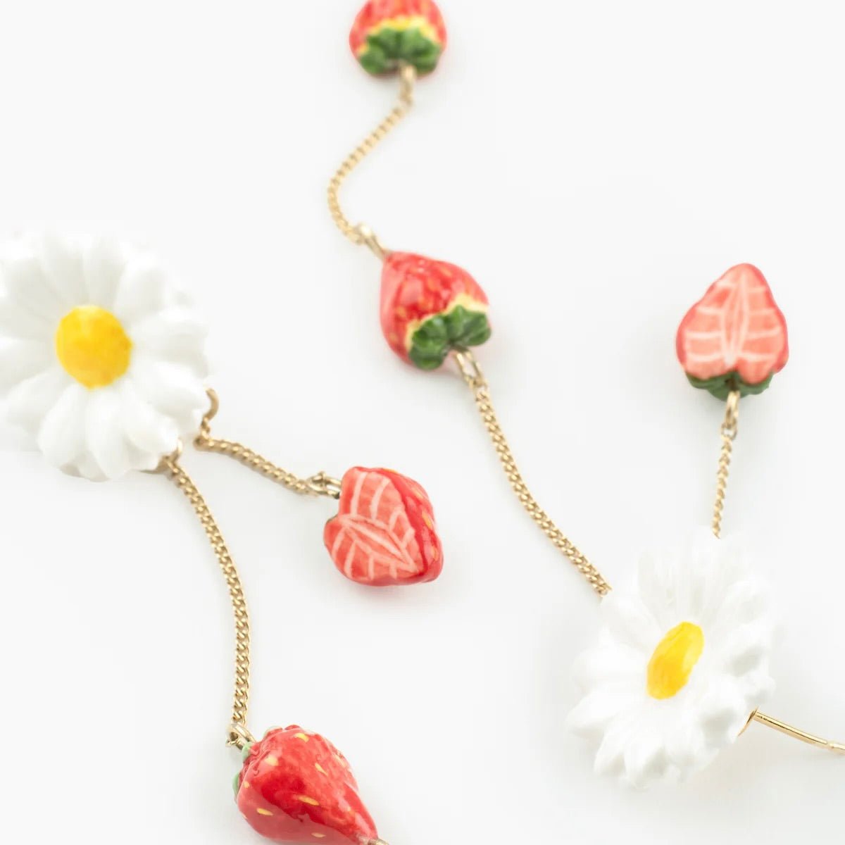 Aros Margaritas y Frutillas - Leontina Joyas