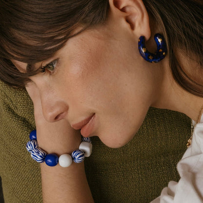 Brazalete Maxi Blanco y Zebra Azul - Leontina Joyas