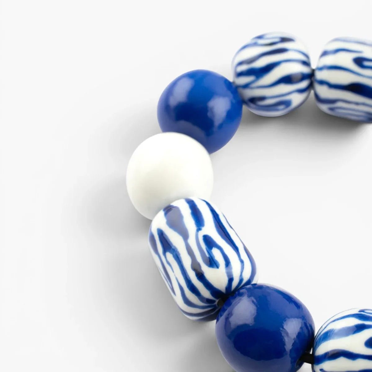 Brazalete Maxi Blanco y Zebra Azul - Leontina Joyas