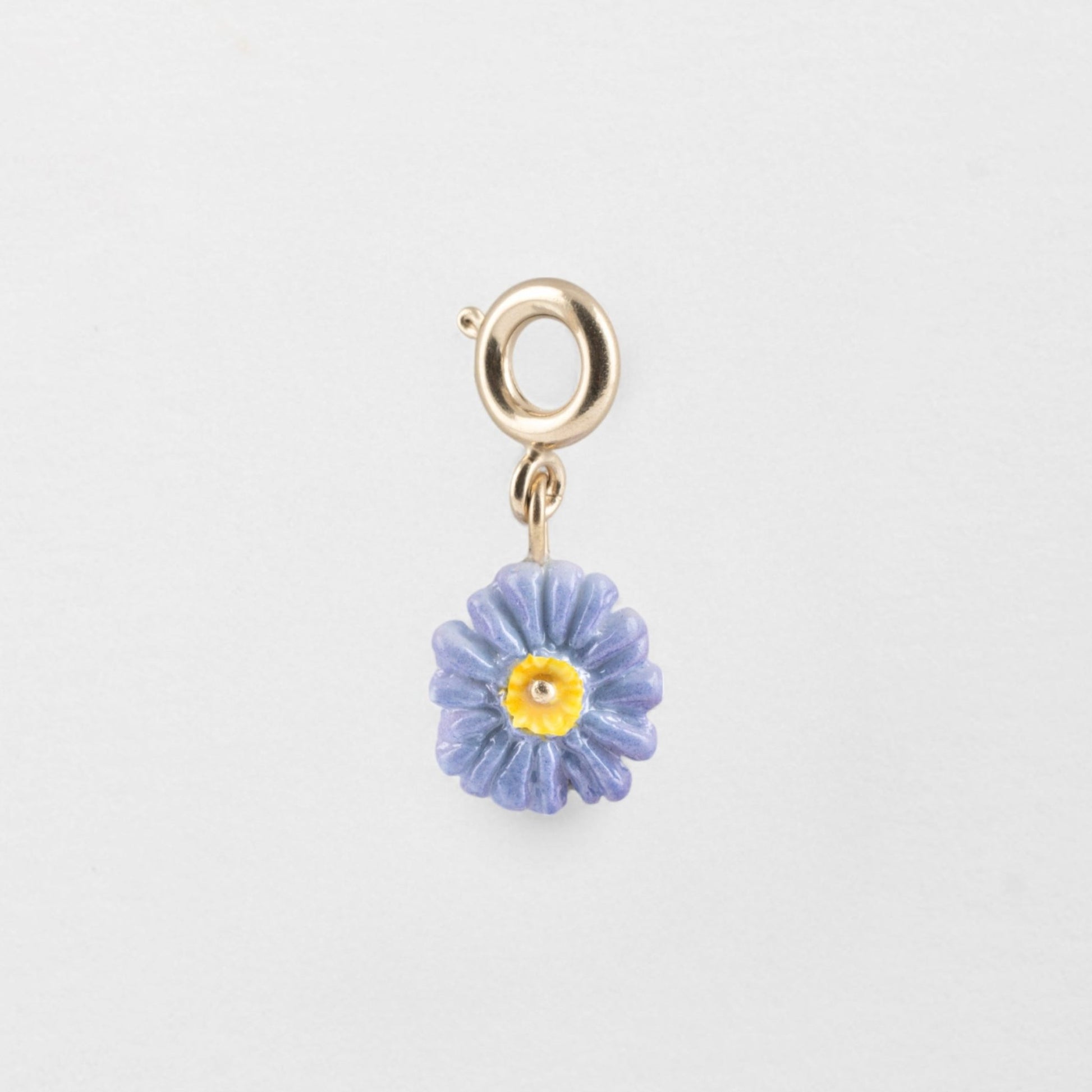 Charm Anémona Lila Nach Bijoux, porcelana pintada a mano - Leontina Joyas Chile