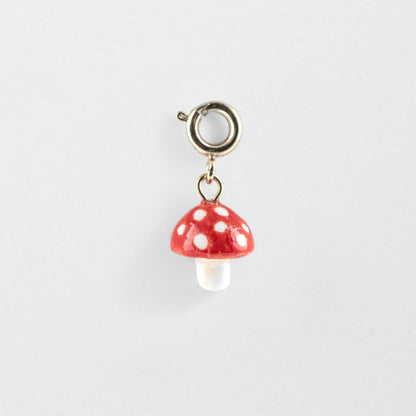 Charm Callampita Nach Bijoux, porcelana pintada a mano - Leontina Joyas Chile