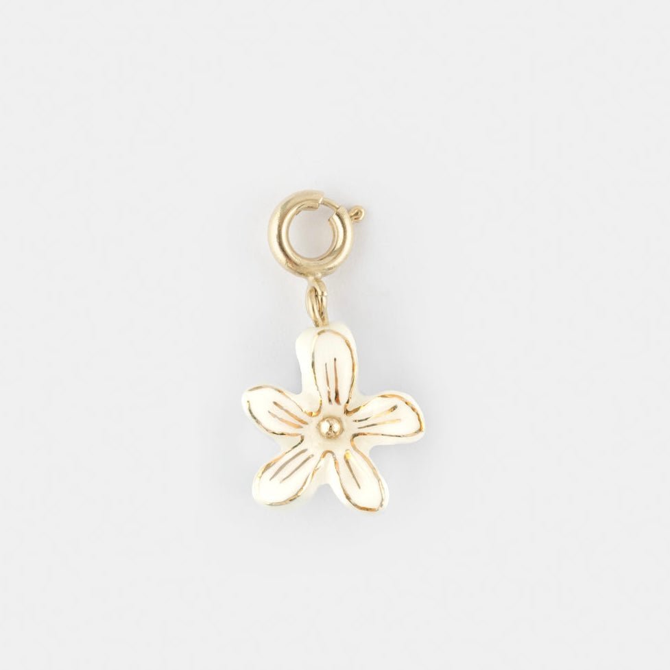 Charm Flor Erine Blanca Nach Bijoux, porcelana pintada a mano - Leontina Joyas Chile