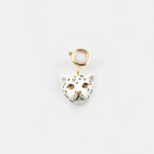 Charm Leopardo Blanco Nach Bijoux, porcelana pintada a mano - Leontina Joyas Chile