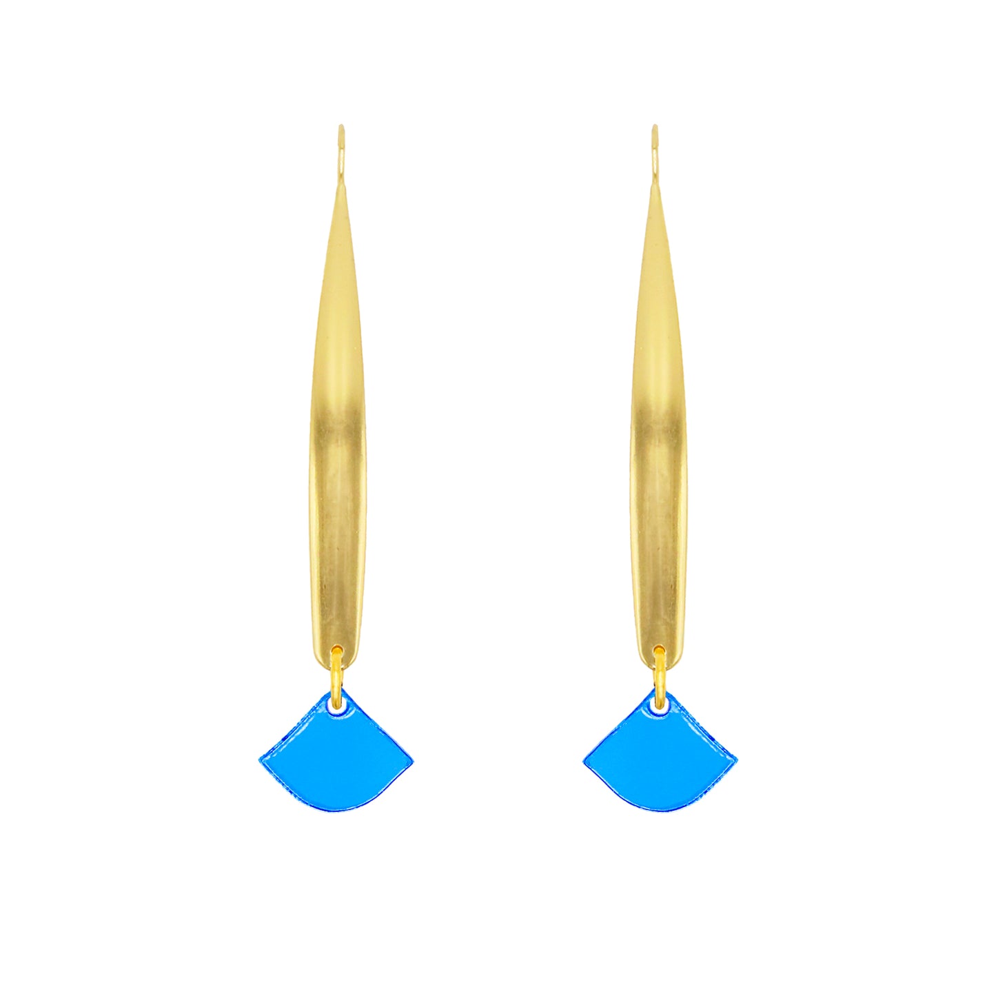 Aros maxi «Quizás Azul» de la marca Papiroga, fabricados en acrílico (metacrilato) con diseño español - Leontina Joyas Chile
