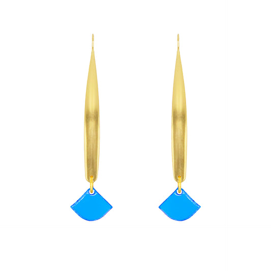 Aros maxi «Quizás Azul» de la marca Papiroga, fabricados en acrílico (metacrilato) con diseño español - Leontina Joyas Chile